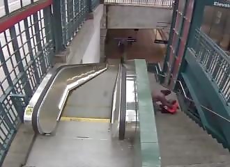 Un sans-abris pousse sans raison une femme de 62 ans dans les escaliers