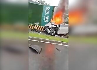 Shock recording of a serious road accident in China (Warning - shocking)