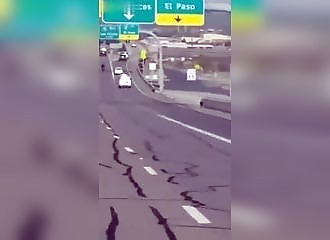 Un camion malaxeur perd ses freins et percute un semi-remorque (Texas)