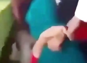 Choquant et triste : Une jeune fille se fait enlever par des talibans en Afghanistan