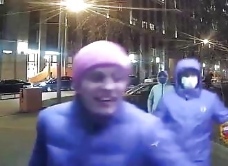 2 migrants attaque un moscovite pour lui voler son téléphone (Public averti)