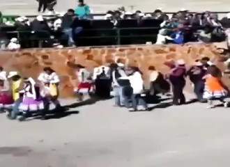 Mais qui a ouvert la porte de l’enclos du taureau ?