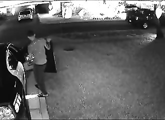 Floride : il fait ses emplettes en dérobant des armes dans une voiture de police