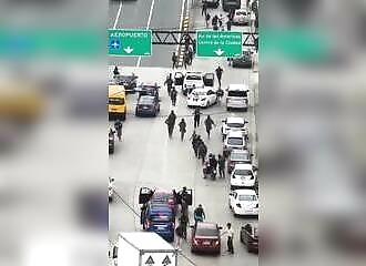 Scenes of chaos in Ecuador (Compilation - Warning - shocking)