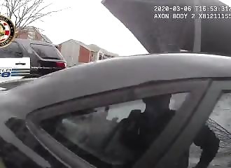 Il brandit son pistolet et se fait abattre par la police (Connecticut)