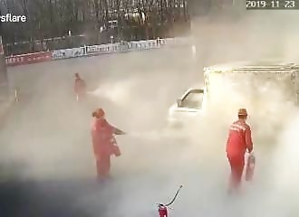 Chine : victime d’une fuite d’essence, un homme fait flamber son camion