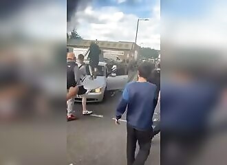 Extreme violence in the UK: foreigners ripped from their cars after children murdered
