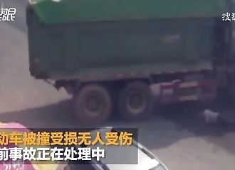 Chine : un scootériste imprudent manque de se faire tuer par un camion