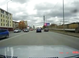 Un Range Rover s’écrase sur une autre voiture avec une violence inouïe !