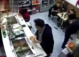 Chine : grosse baston dans un resto