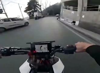 A biker not talented enough to slalom between cars