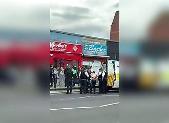 Deux groupes se bastonnent dans les rues de Londres