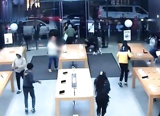 Philadelphia Apple store invasion filmed from the inside