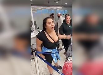 La tension monte entre passager après 5 heures d'attente dans l'aéroport