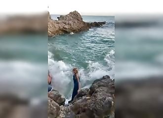 Le shooting d'une influenceuse (RussianKatee) tombe à l'eau