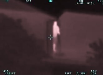 Il aveugle le pilote d’un hélicoptère avec un laser, la police débarque chez lui et l’envoie en prison (Floride)