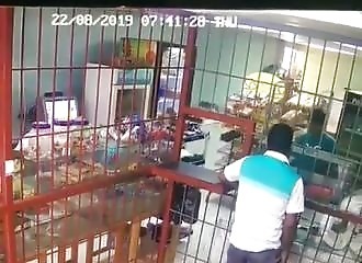 Il échappe à une tentative de meurtre et ne s’en rend même pas compte