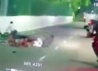 À 3 sur une moto, ils veulent échapper à un contrôle de police
