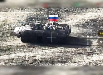 A Russian tank approaches Ukrainian tanks thinking they are allies (and pays dearly)