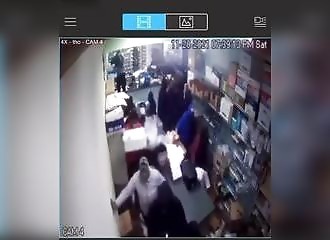 Une pharmacie se fait envahir de voleurs et dévalisée en quelques secondes !