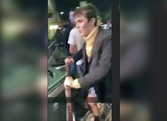 Saoul, il agresse des inconnus, et se fait endormir