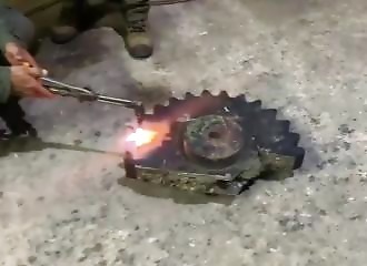 Des policiers découvrent 70 kg d’herbe cachés dans une pièce mécanique (Colombie)