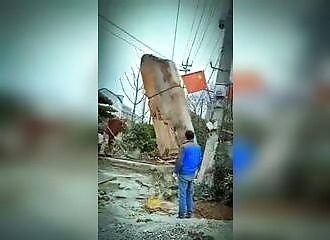 His reflexes save his life!