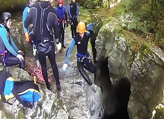 Il fait une belle chute du haut d’une crevasse