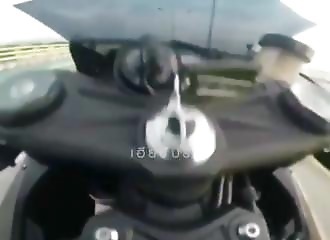 Faire une roue arrière à grande vitesse (FAIL)