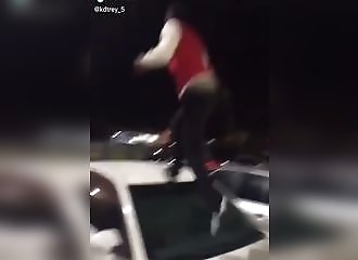 Grimper sur le toit d’une voiture pour se mettre K.O tout seul
