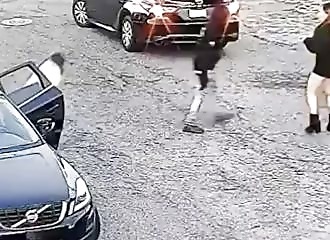 Attaque brutale à Oakland : une femme traînée lors d'un vol à main armée