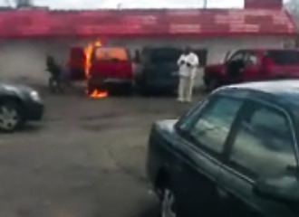Son ex ne paye plus la pension alimentaire de leur enfant, bah elle flambe sa voiture
