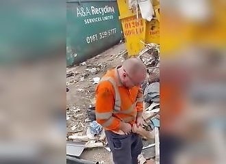 Manu fait une trouvaille dans une décharge !