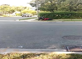 Toronto : un policier ouvre le feu sur un homme qui en poignarde un autre