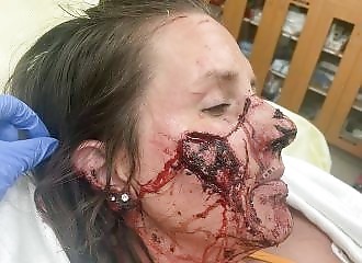 Elle se fait malmener par une loutre en se baignant dans une rivière