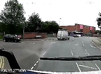 Angleterre : un automobiliste renverse délibérément un cycliste et prend la fuite