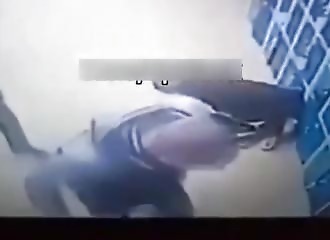 Ukraine : surpris en train de s’embrasser dans un supermarché, deux hommes se font tabasser