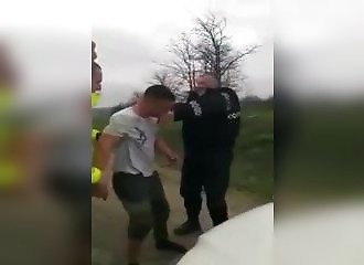 Moldavie : un automobiliste en état d’ébriété mord la main d’un policier et refuse de lâcher prise