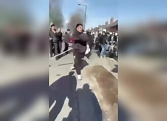Machete fight in a Birmingham street