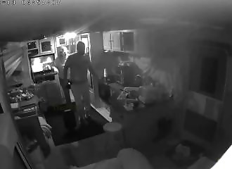 Les SWAT tirent sur un homme handicapé, non armé et avec les mains en l'air (Public averti)