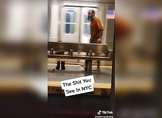 A psychotic goes berserk on the New York subway