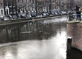 Faire du patin à glace sur un canal gelé (FAIL)