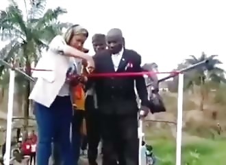 Huge failure at the inauguration of a bridge