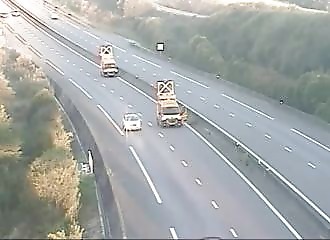 Une voiture percute un fourgon de la DIR sur une voie rapide à Rennes