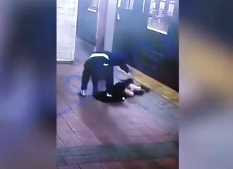 Un criminel de carrière frappe et vole un modèle Thaïlandais (Public averti)
