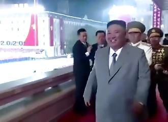 La Corée du Nord dévoile un gigantesque missile balistique