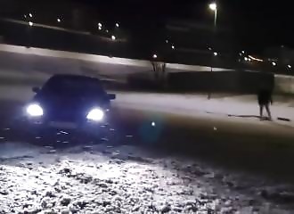 Faire des drifts sur la neige pour envoyer son pote à l’hôpital