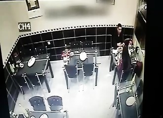Ce restaurant sert des repas explosifs à ses clients…