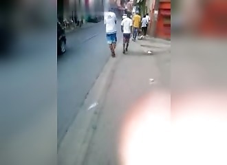 Un scootériste percute un passant et les deux hommes connaissent un triste sort