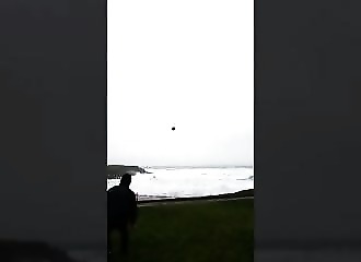 Irlande : n’ayant aucun ami, ce jeune est contraint de joueur au ballon tout seul
